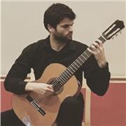 Profesor de guitarra titulado con 10 años de experiencia. Imparto clases online y presenciales a domicilio